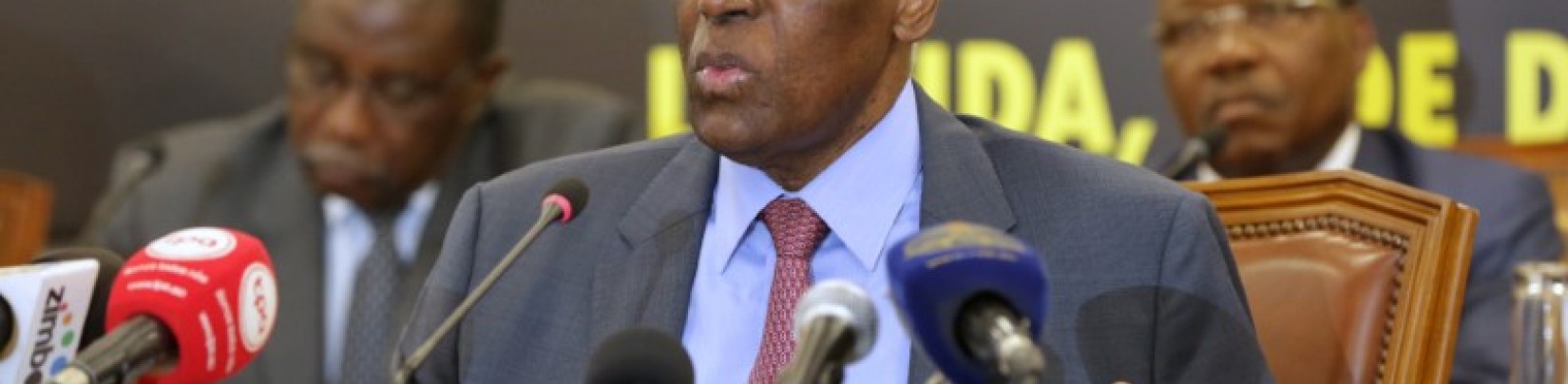 Les Angolais choisissent un successeur au président dos Santos