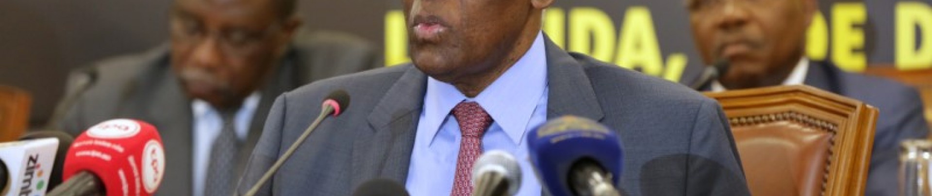 Les Angolais choisissent un successeur au président dos Santos