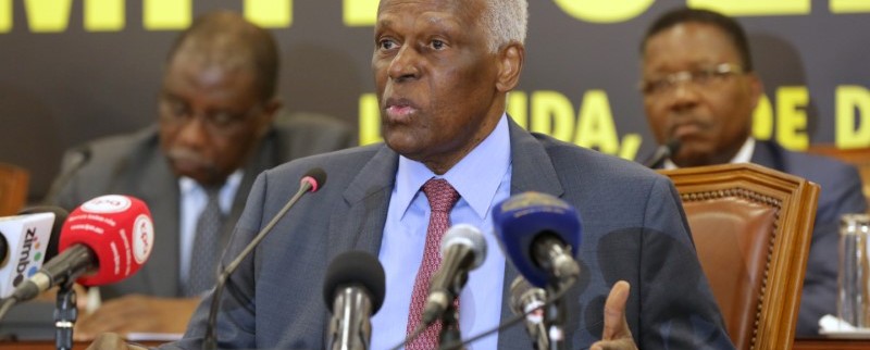 Les Angolais choisissent un successeur au président dos Santos