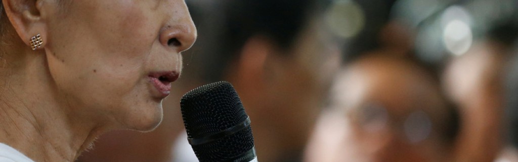 Aung San Suu Kyi dénonce les