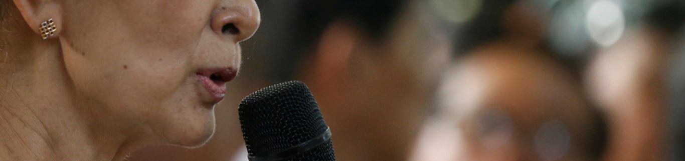 Aung San Suu Kyi dénonce les