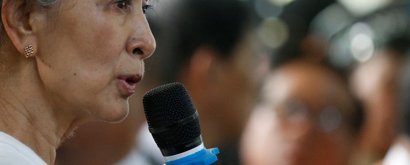 Aung San Suu Kyi dénonce les