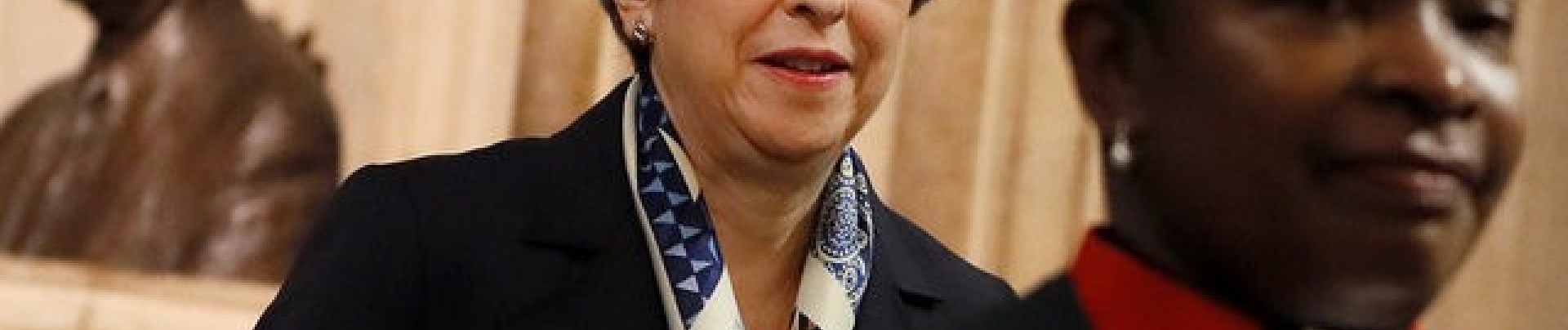 A Bruxelles, May va offrir des garanties pour les Européens outre-Manche