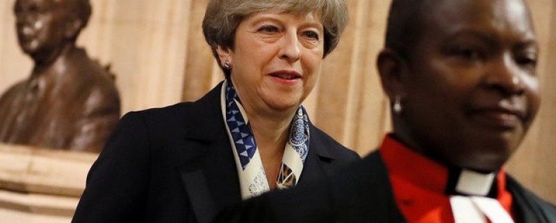 A Bruxelles, May va offrir des garanties pour les Européens outre-Manche