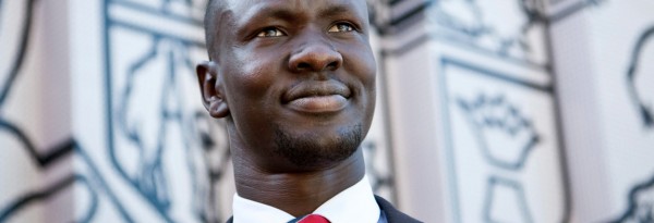 Deng Thiak Adut, l’enfant-soldat devenu avocat