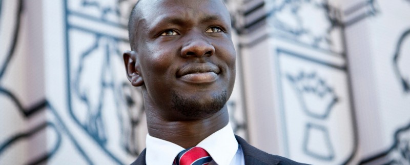 Deng Thiak Adut, l’enfant-soldat devenu avocat