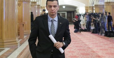 Le gouvernement roumain résiste aux appels à la démission