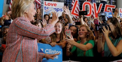 Hillary Clinton de retour en campagne après sa pneumonie