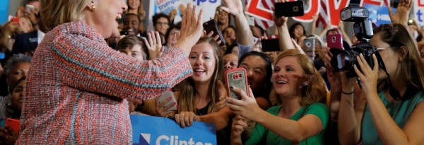 Hillary Clinton de retour en campagne après sa pneumonie