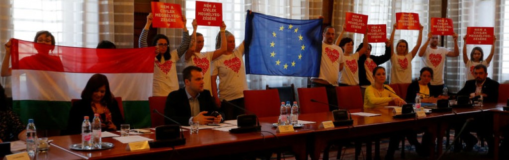 Hongrie: Ils bloquent en silence une commission parlementaire