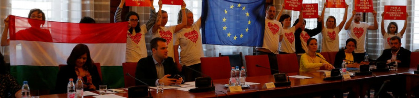 Hongrie: Ils bloquent en silence une commission parlementaire