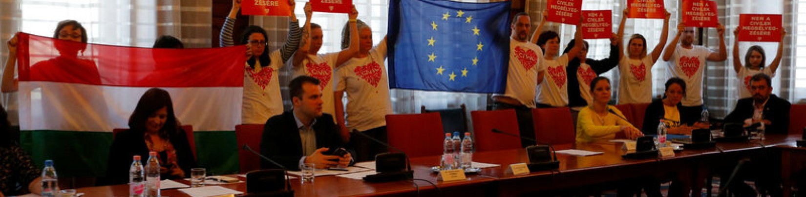 Hongrie: Ils bloquent en silence une commission parlementaire