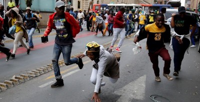 Incidents en marge d'une manifestation anti-Zuma à Johannesburg