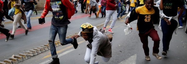 Incidents en marge d'une manifestation anti-Zuma à Johannesburg