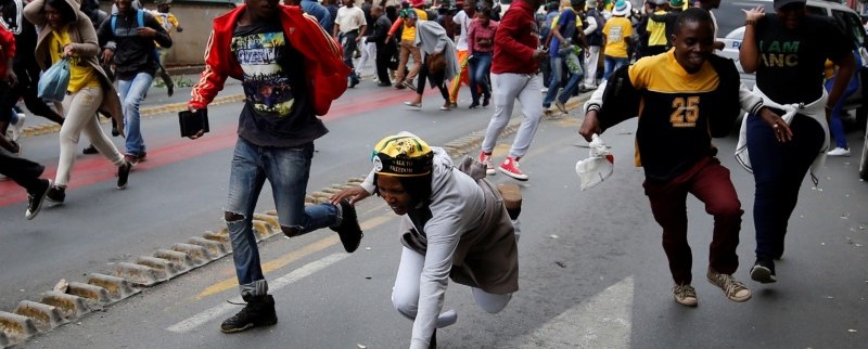 Incidents en marge d'une manifestation anti-Zuma à Johannesburg