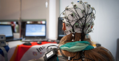 Interfaces Cerveau-Machine : entre avancées spectaculaires et défis éthiques