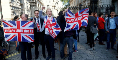 Le Brexit ébranle l'UE, le Royaume-Uni et les marchés