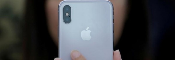 Le bridage des iPhones pourrait conduire Apple devant la justice