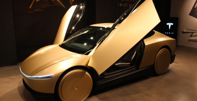 Le Tesla Cybercab face à l'Europe : choc des titans dans la course aux robotaxis