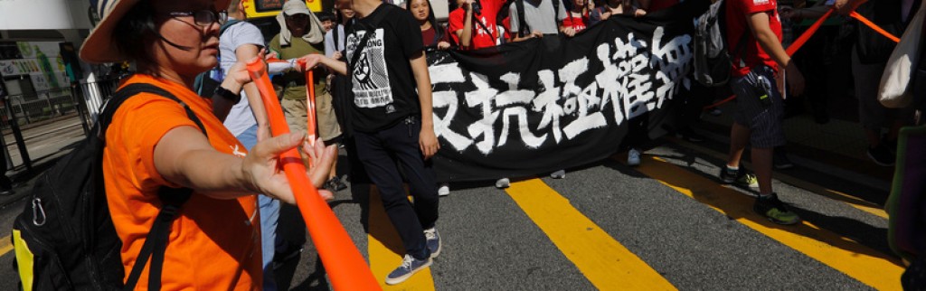 Manifestation à Hong Kong après la condamnation de trois chefs de file de la contestation