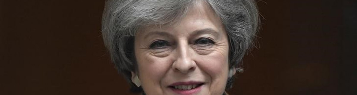 Pas au gouvernement de dire aux femmes comment s'habiller, dit May