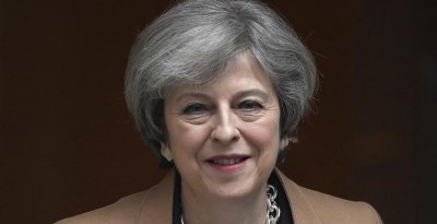 Pas au gouvernement de dire aux femmes comment s'habiller, dit May