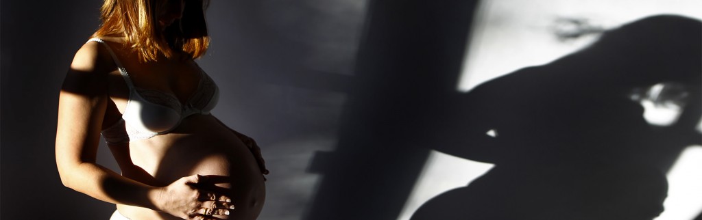 Mère porteuse : législation et dérives à travers le monde