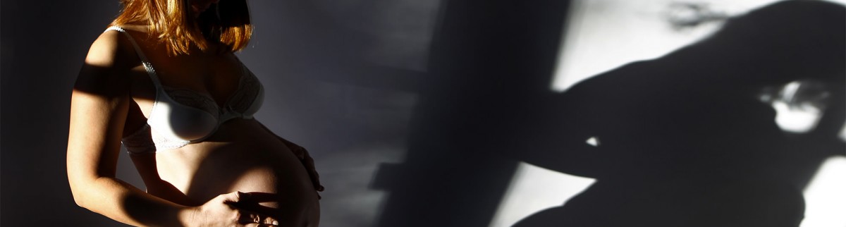 Mère porteuse : législation et dérives à travers le monde