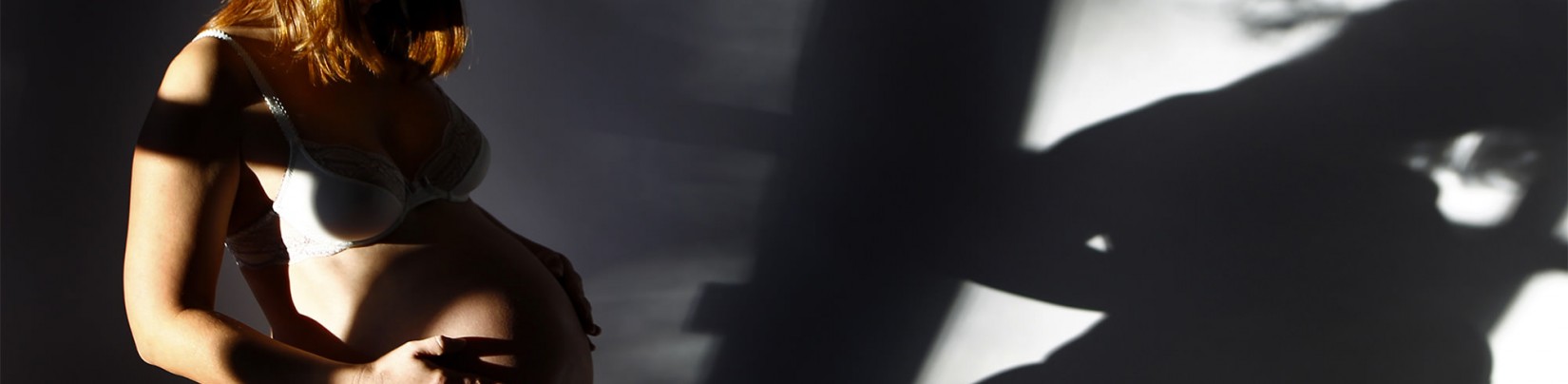 Mère porteuse : législation et dérives à travers le monde