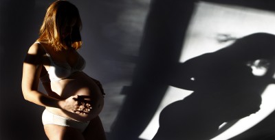 Mère porteuse : législation et dérives à travers le monde