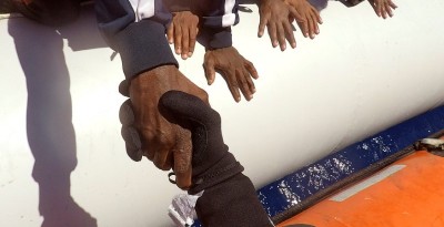 Migrants: L'Italie veut imposer un code de conduite aux ONG