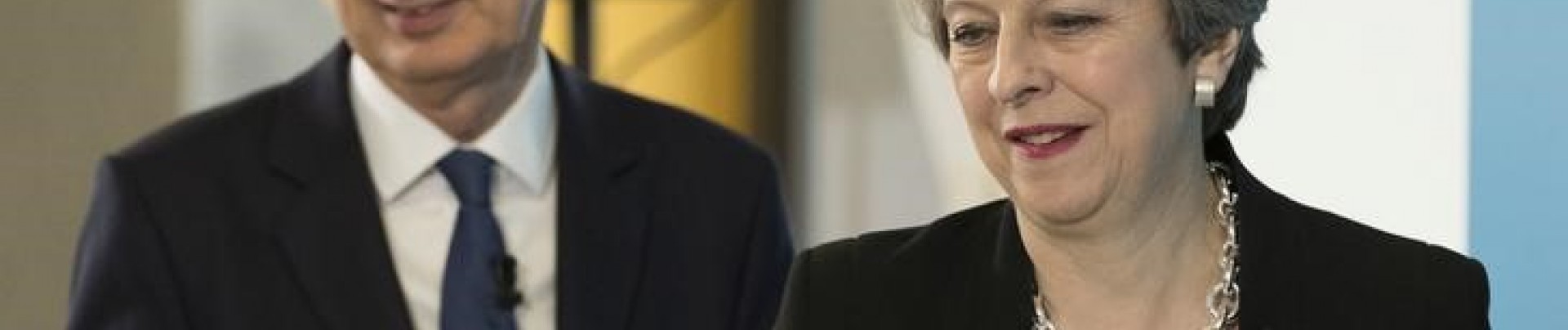 Des ministres de May souhaitent voir Hammond la remplacer