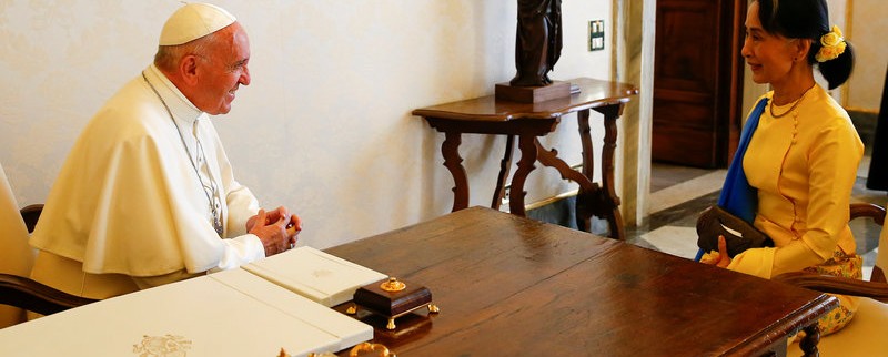 Le pape François reçoit la dirigeante birmane Aung San Suu Kyi