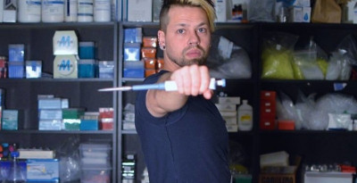 Qui est Josiah Zayner, le biohacker prêt à s’injecter de l’ADN de méduse ?