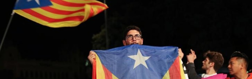 Référendum catalan: Barcelone tient tête à Madrid, malgré les heurts