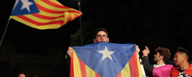 Référendum catalan: Barcelone tient tête à Madrid, malgré les heurts