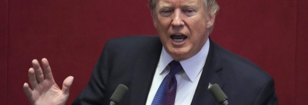 Depuis Séoul, Trump met en garde la Corée du Nord