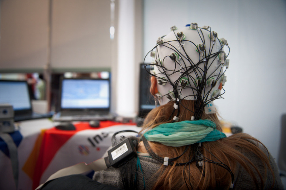 Interfaces Cerveau-Machine : entre avancées spectaculaires et défis éthiques