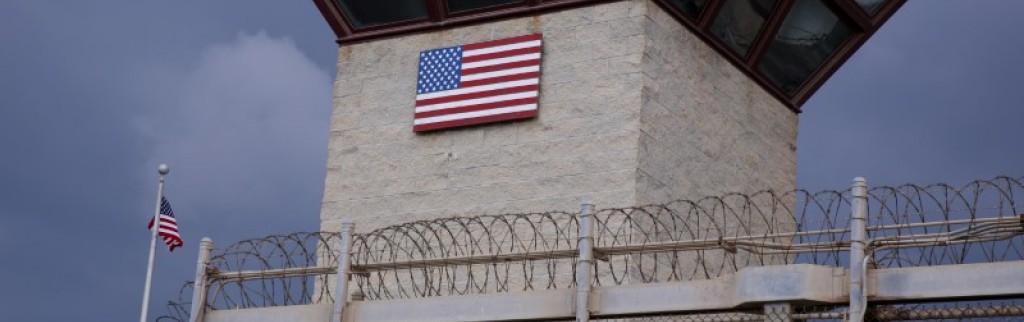 Trump signe un décret pour pérenniser le camp de Guantanamo