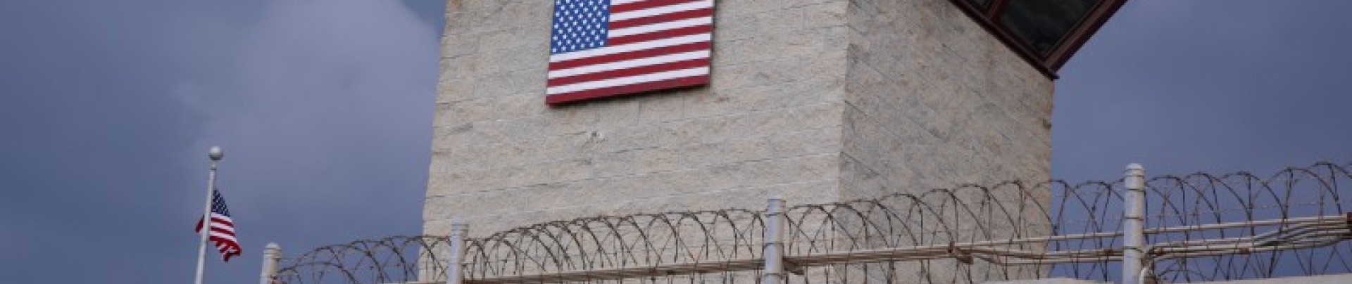 Trump signe un décret pour pérenniser le camp de Guantanamo