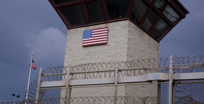 Trump signe un décret pour pérenniser le camp de Guantanamo