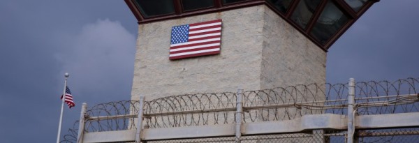 Trump signe un décret pour pérenniser le camp de Guantanamo