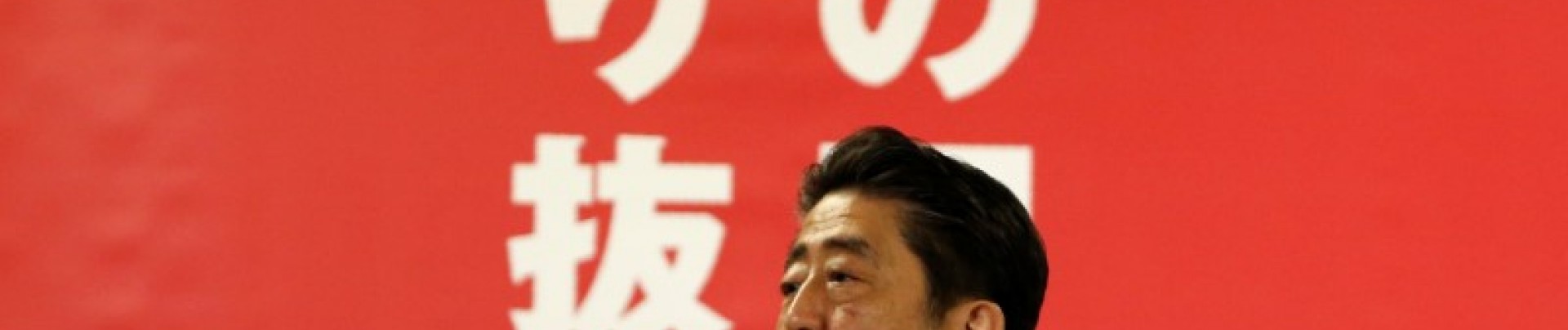Renforcé par sa victoire, Abe devrait abolir le pacifisme