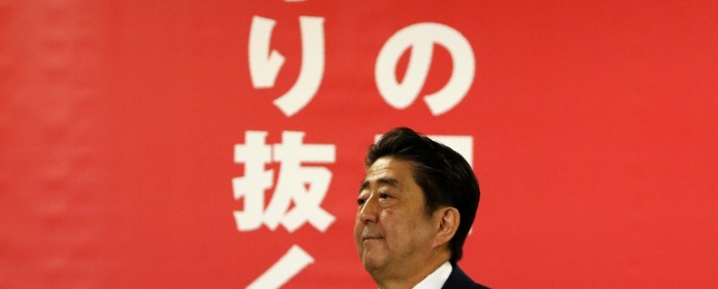 Renforcé par sa victoire, Abe devrait abolir le pacifisme