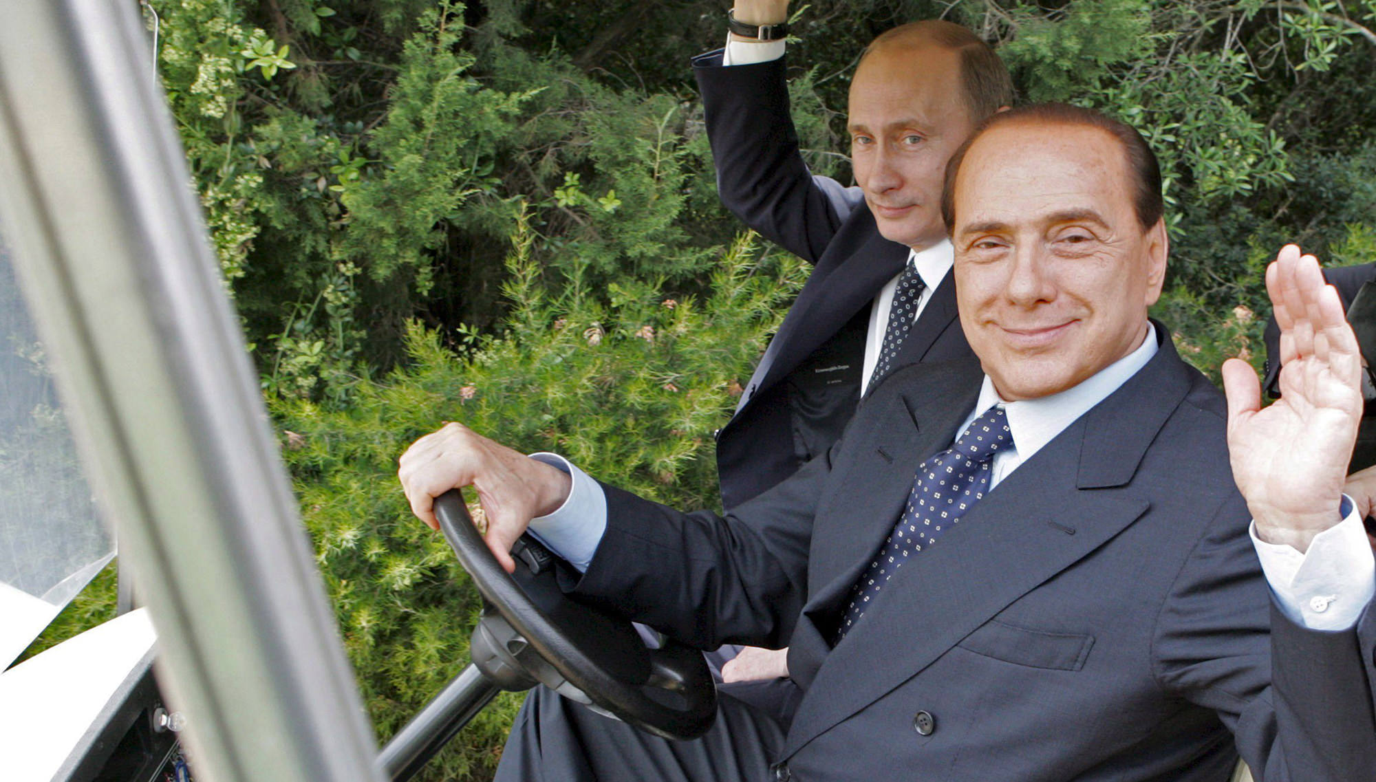 Путин подарил кровать берлускони