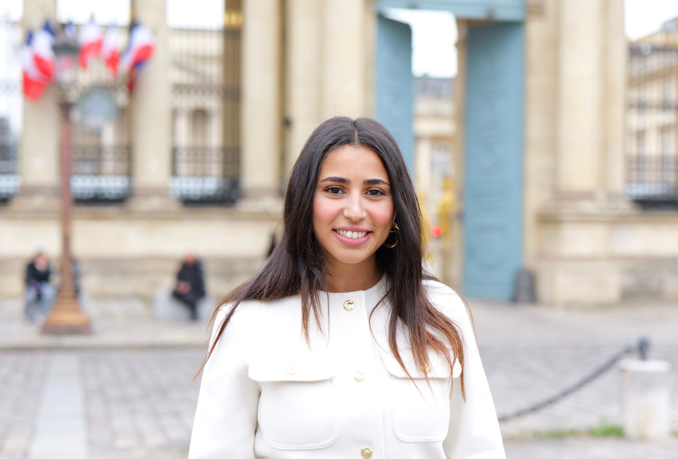 Hanane Mansouri : la benjamine de l'Assemblée nationale entre renouveau et controverses